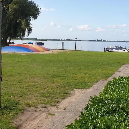 אתר קמפינג Lake View *